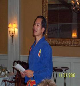 Thái Nhật Lĩnh, giám đốc Nhà Văn Hóa của Giáp Phúc Đạt, mới đây nhất đang lèo lái một ban vận động bầu cử. Kiểu làm việc gần như bắt chước theo kiểu Thị trưởng Nickels!!!