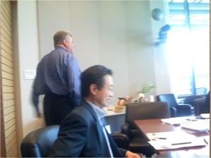 Denny Điệp Đặng và Thái Nhật Lĩnh được ai cử hay tự đại diện cộng đồng người Việt Seattle trong cuộc gặp gỡ hội thoại về các vấn đề và quan ngại cho người Mỹ gốc Á Châu và Thái Bình Dương với Thị Trưởng vào ngày 25.6.2009 tại tòa Thị Sảnh??? Đây là cuộc họp hoàn toàn không cho cộng đồng biết trước. Việc tham khảo ý kiến của các tổ chức, hội đoàn cộng đồng là chuyện không hề xảy ra.